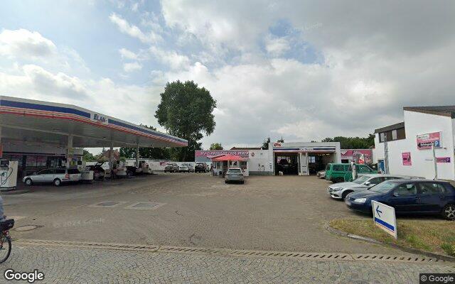 Straßenansicht Piotrs Currywurst