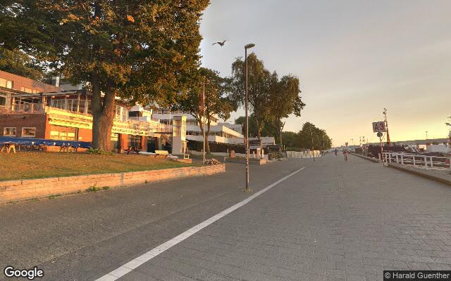Straßenansicht Frittenkombüse